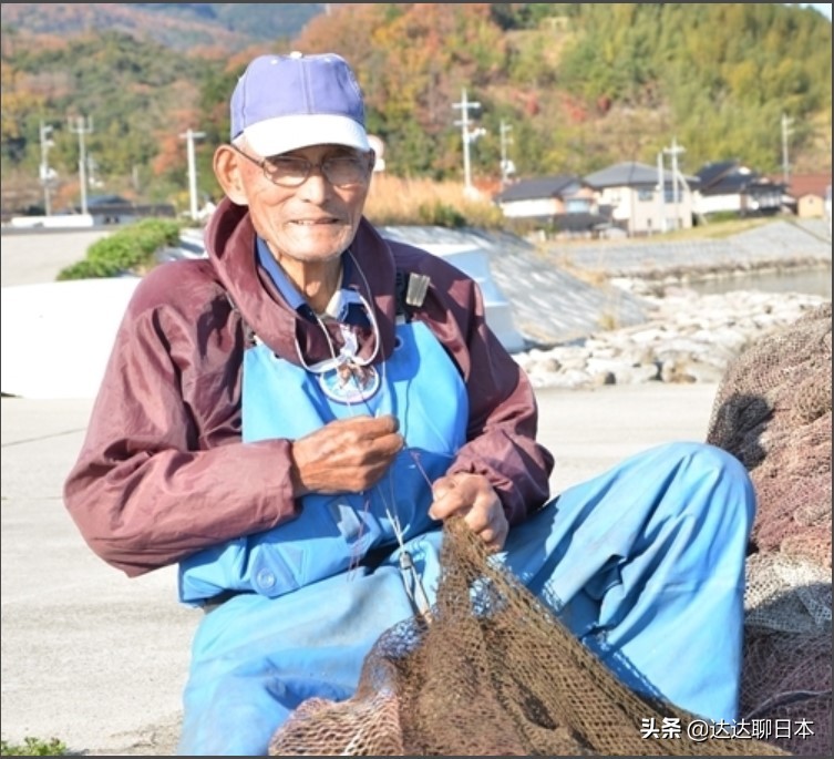 在中国张同学火了，最近在日本这位91岁的渔民火了