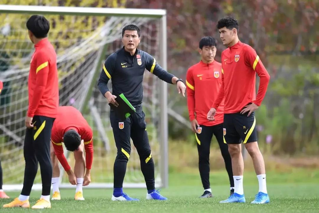 足球高位逼抢在体系中的作用,足球的魅力在于传控