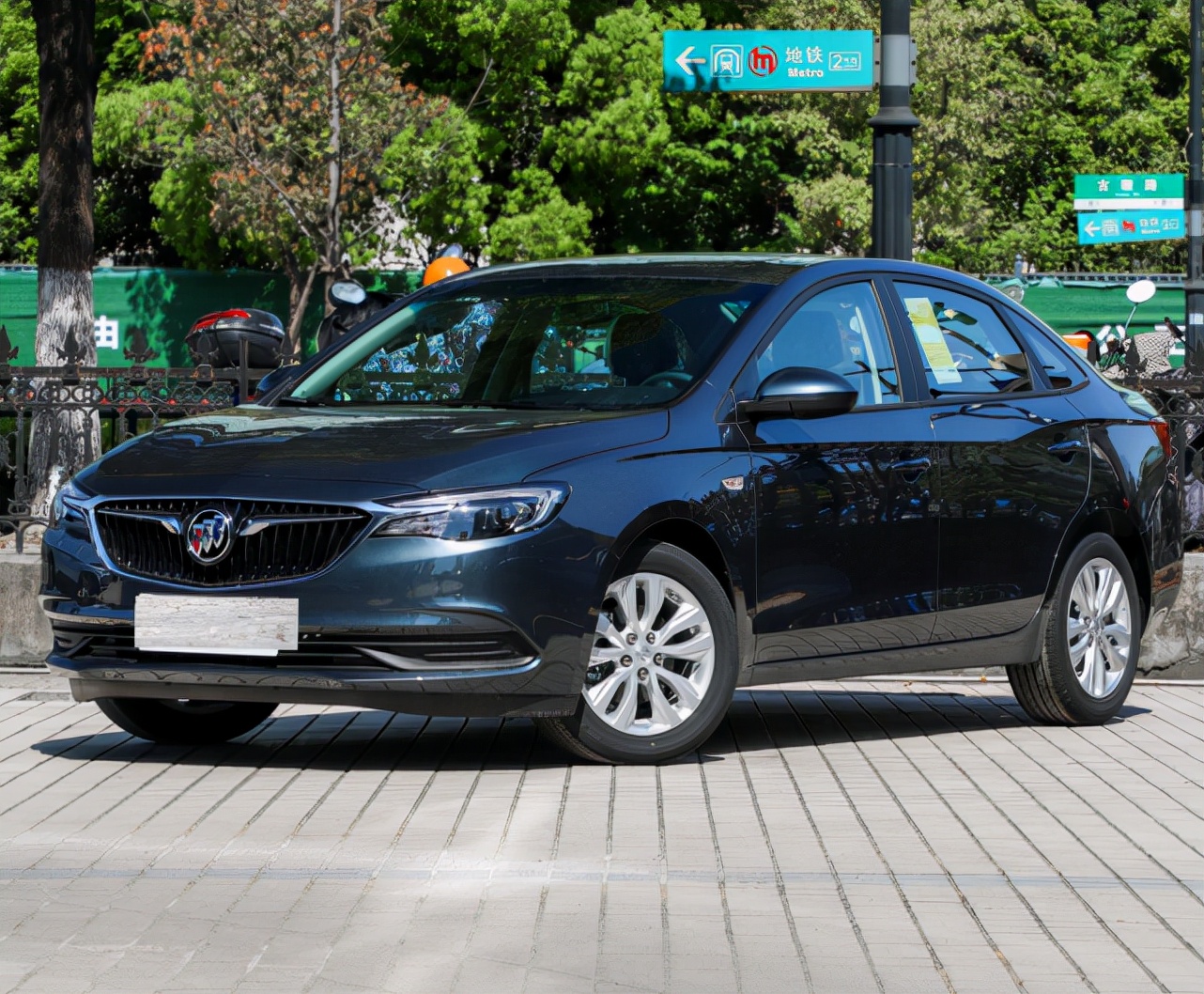 别克英朗16万公里的车还值得买吗,别克英朗和日产轩逸哪个性价比高