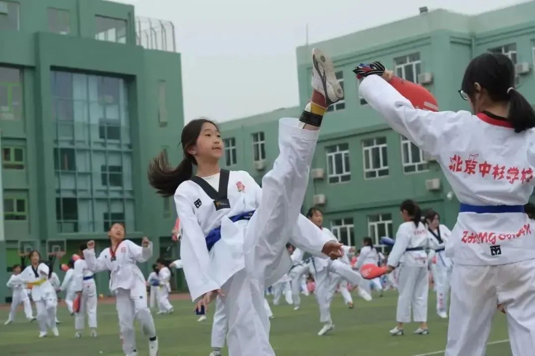 两千学生霸气登场的中杉金杉树体育节！泰酷辣！