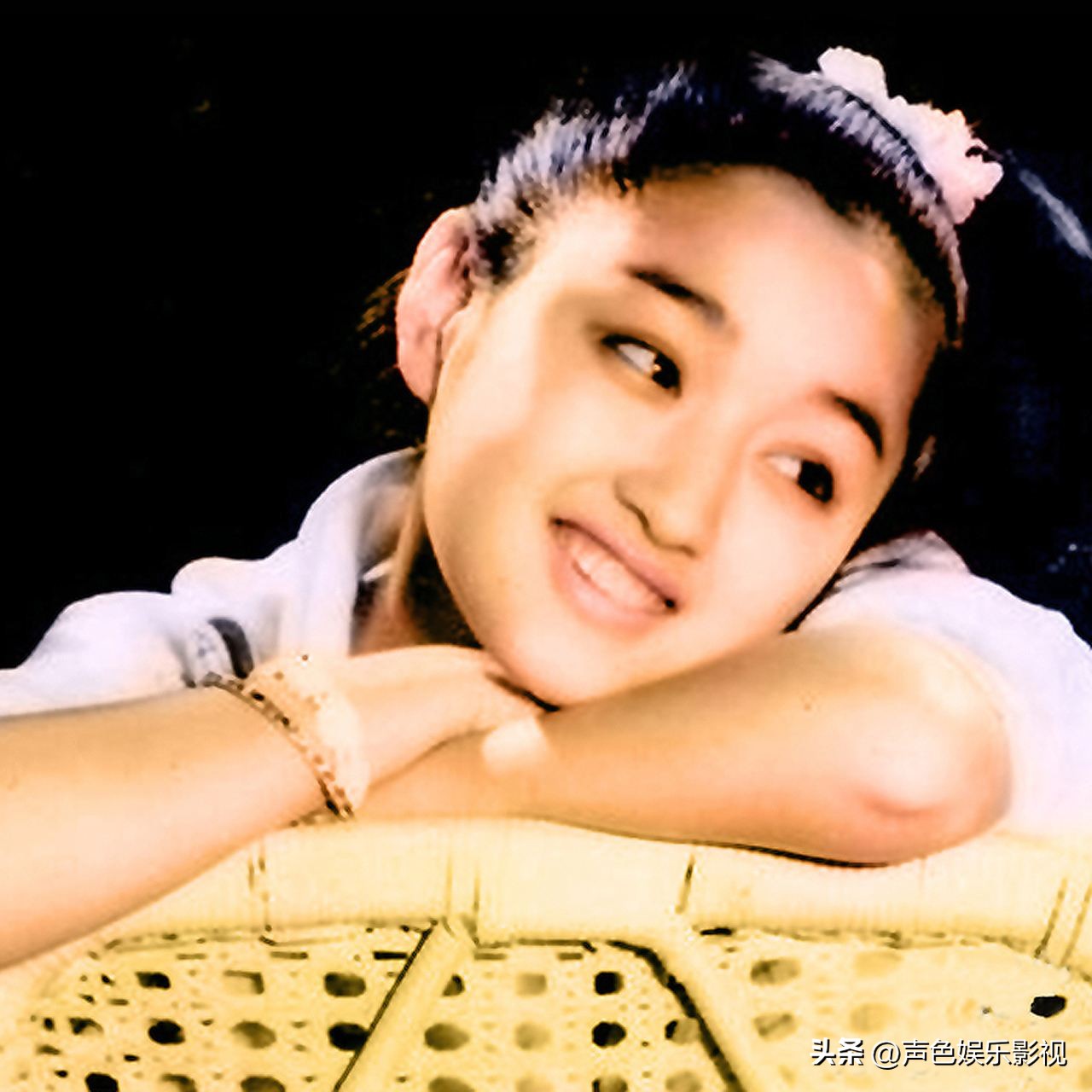 杨钰莹在工地卖唱,杨钰莹街头卖唱热舞