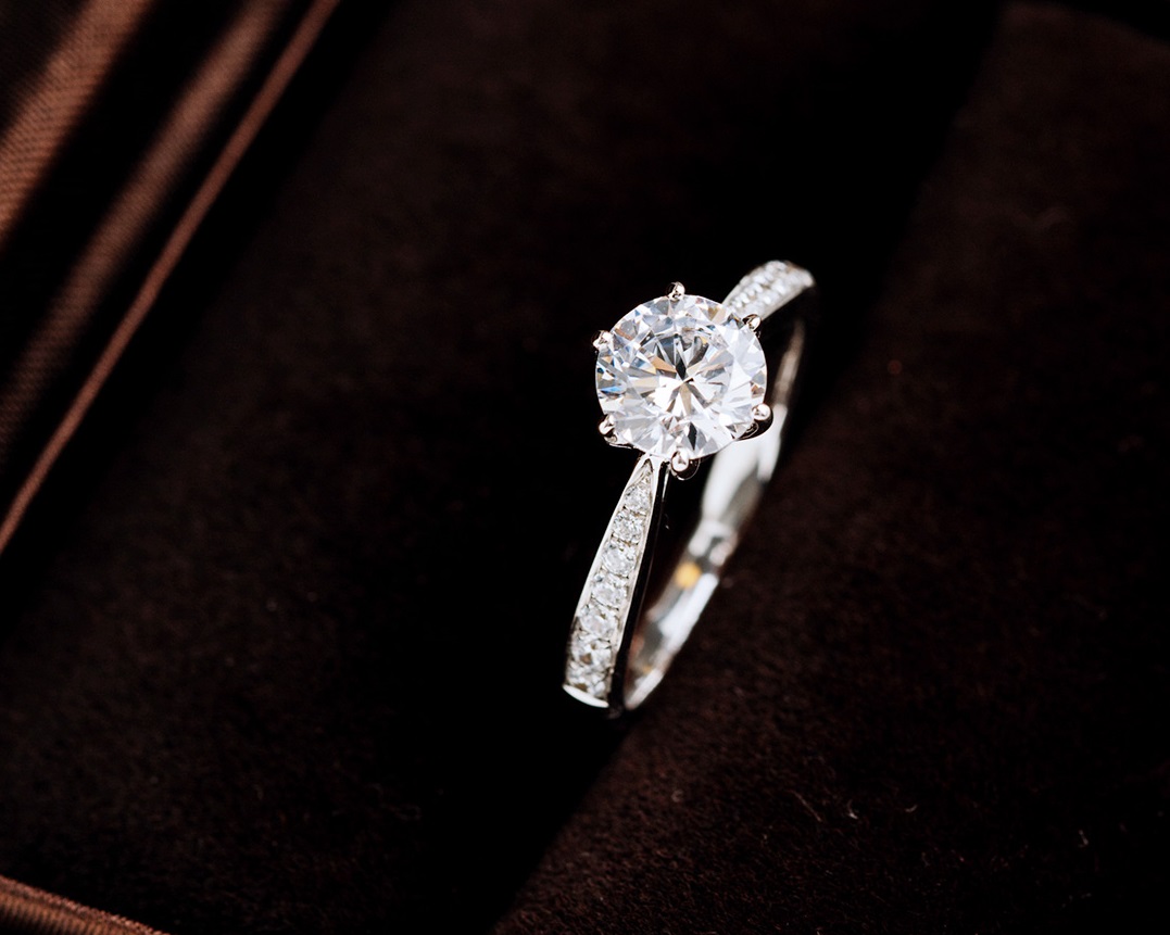 钻戒什么样的款式比较好打理,钻戒什么样的好该怎么挑选钻戒