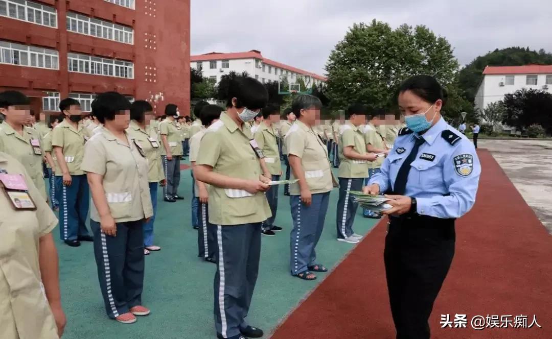 狱警与服刑人员家属联系规定要求,在监狱服刑能和狱警处好关系吗