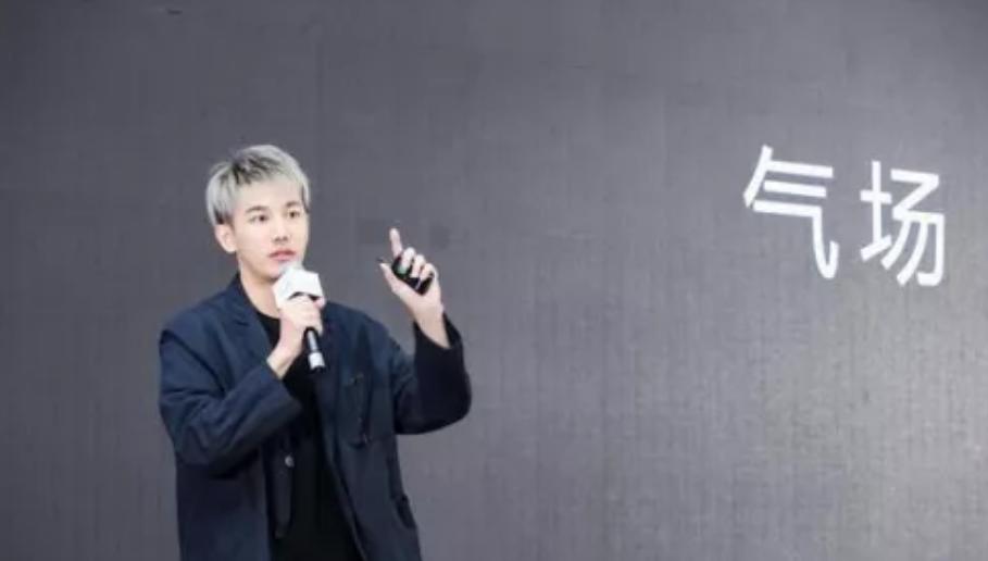 清华北大学生创业卖衣服,95后清华小伙休学卖衣服