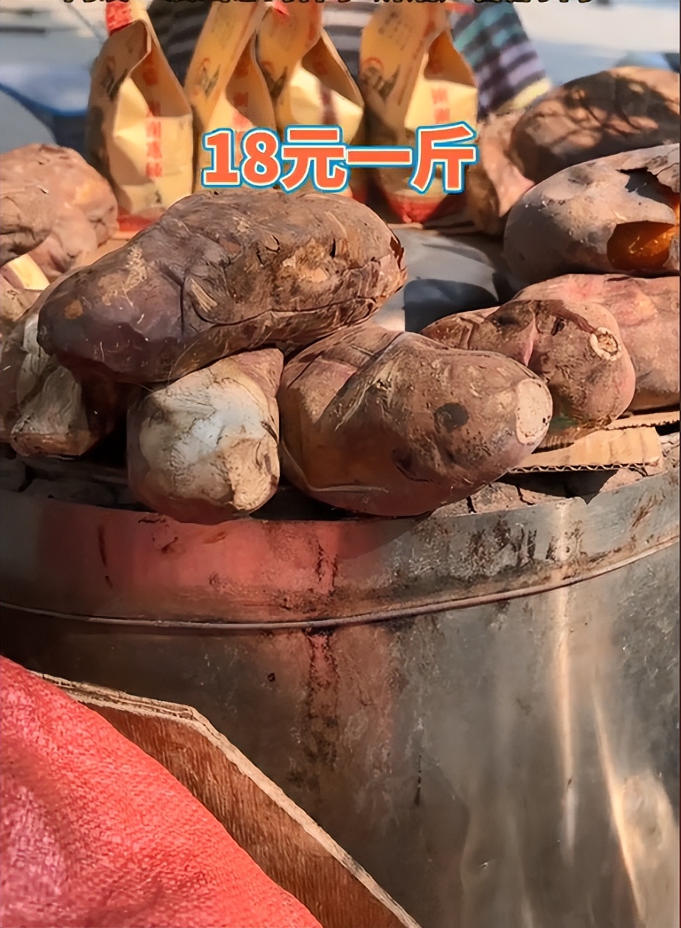 小伙街上遇红薯“刺客”，不好意思拒绝，结果一个小红薯花20多块