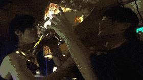 隔壁的单亲妈妈来我家借跑步机,但是为什么她还穿高跟鞋?: