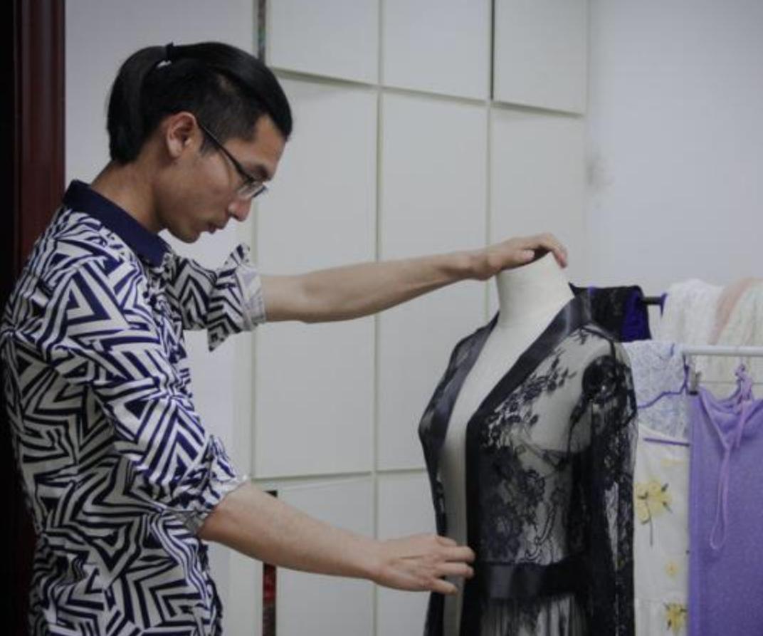 90后小伙创业内衣,90后小伙改行做内衣