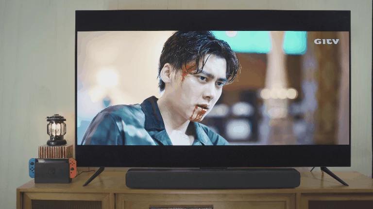 小米6oled55寸电视效果图,居家看电视氛围