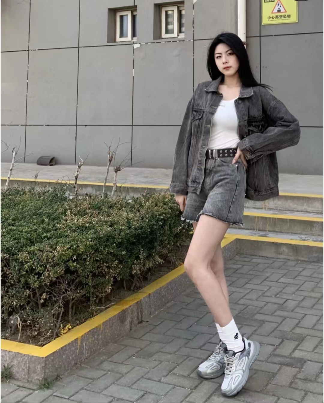 牛仔外套的最佳搭配小版型,牛仔外套怎么穿好看又时尚