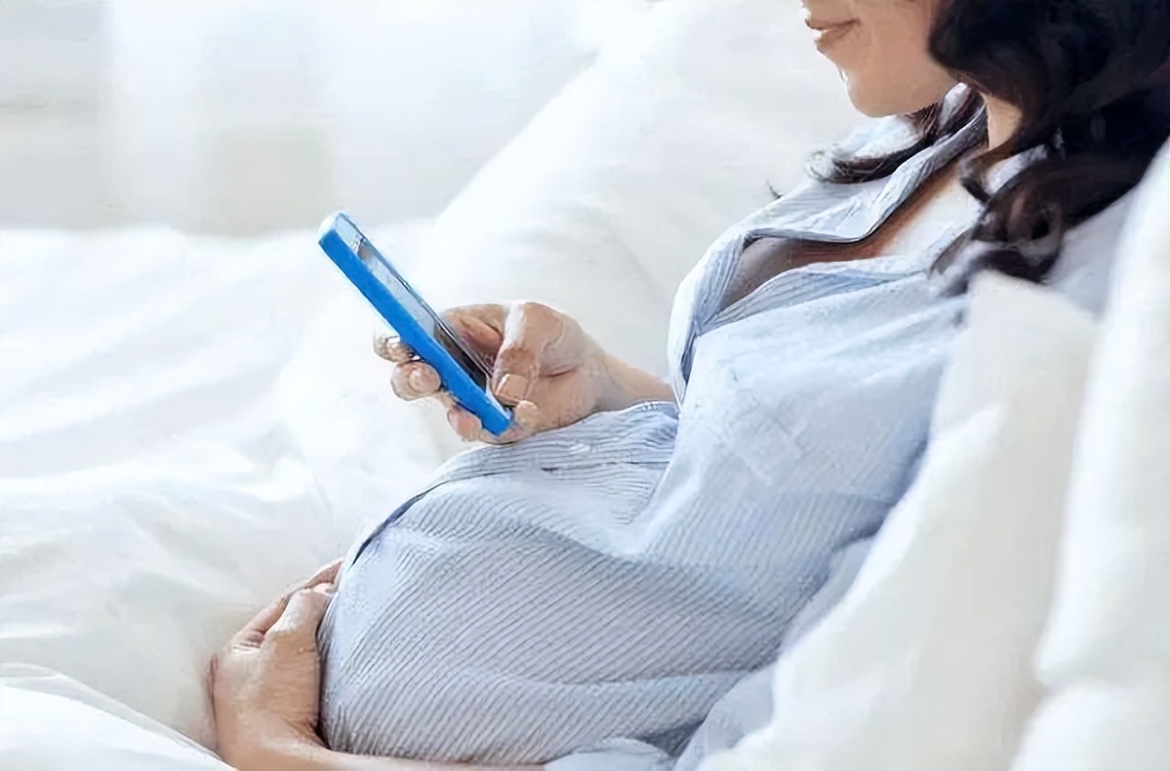 孕期玩手机要注意辐射吗,孕期玩手机的忌讳