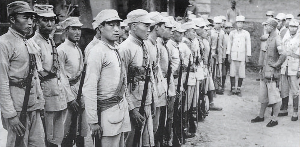 山东97岁老人手握双枪,山东97岁老人手持双枪