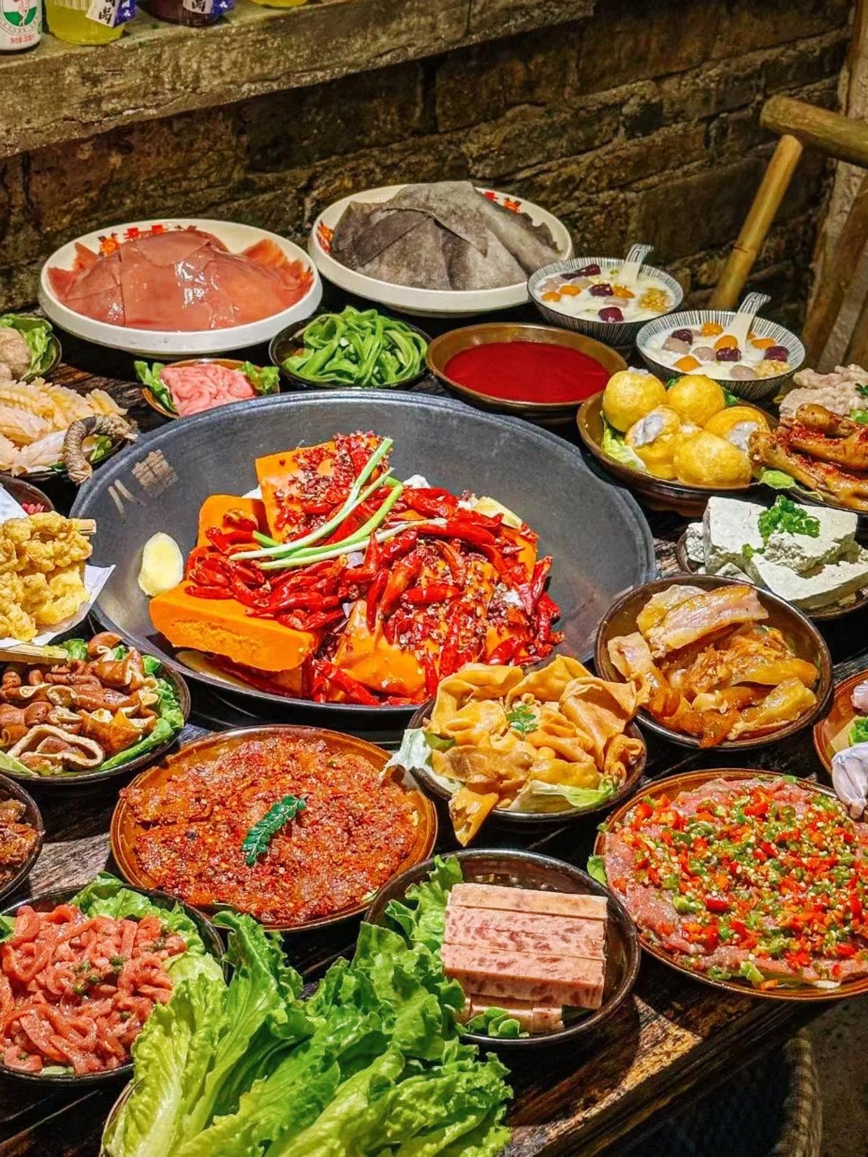 吃重庆火锅沸腾视频,好吃的火锅推荐重庆特辣