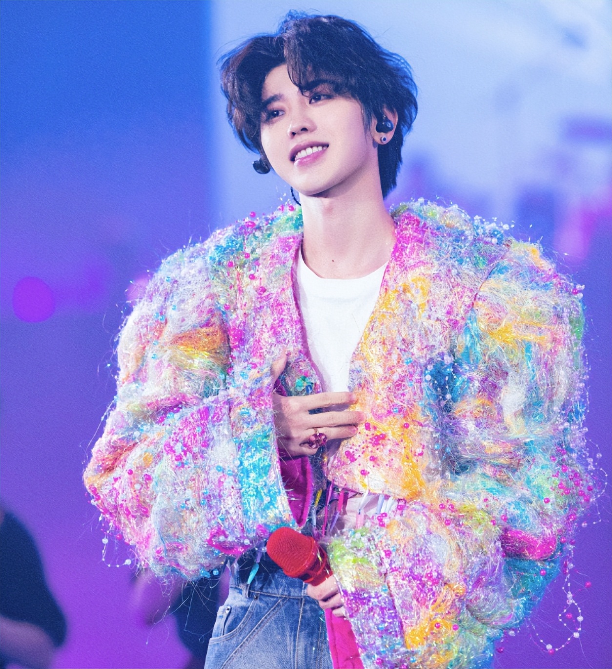 蔡徐坤及母亲迟迟没回应怀孕传闻，能否学陈飞宇陈红想出对策渡劫