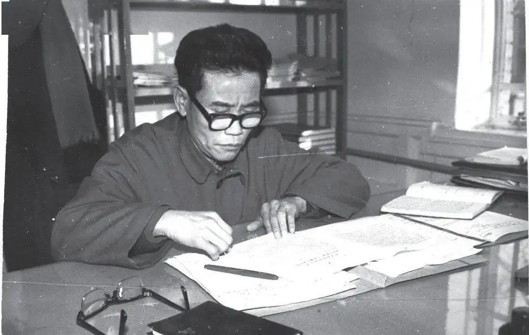 他是一头“垦荒牛”，更是一颗璀璨的明星