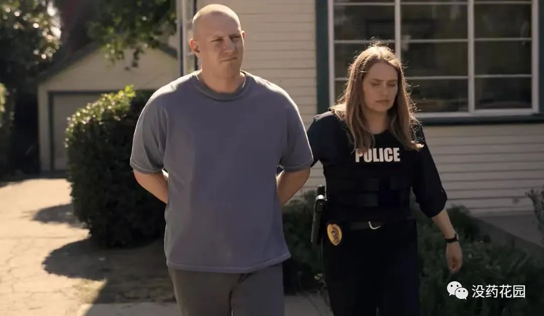 18岁美国少女谎报遭遇强奸被起诉，两年后破获连环强奸案与她有关