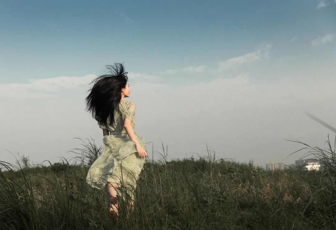 永远不要把爱情看得太重,永远都不要把友情看得太重