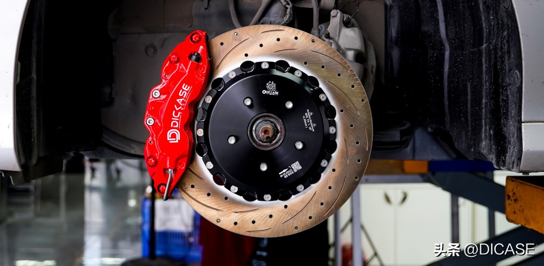 6代凯美瑞改装卡钳案例,迪卡司换刹车片