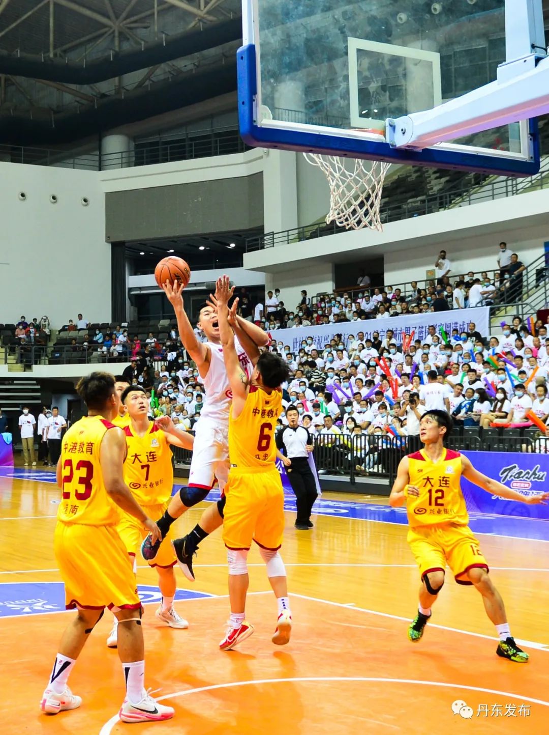 盘点cba历史十大中锋,cba总决赛姚明51分21篮板