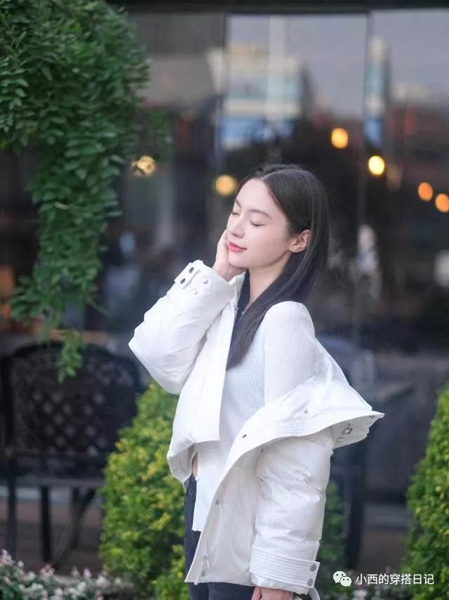 羽绒服如何搭配又时髦又显瘦,90鸭绒羽绒服女款修身显瘦中长款