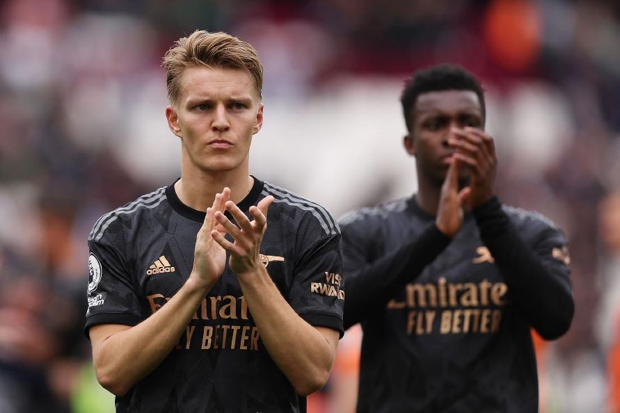 继续掉链！落后2球时比领先2球时踢得好，枪手用三连平告别冠军