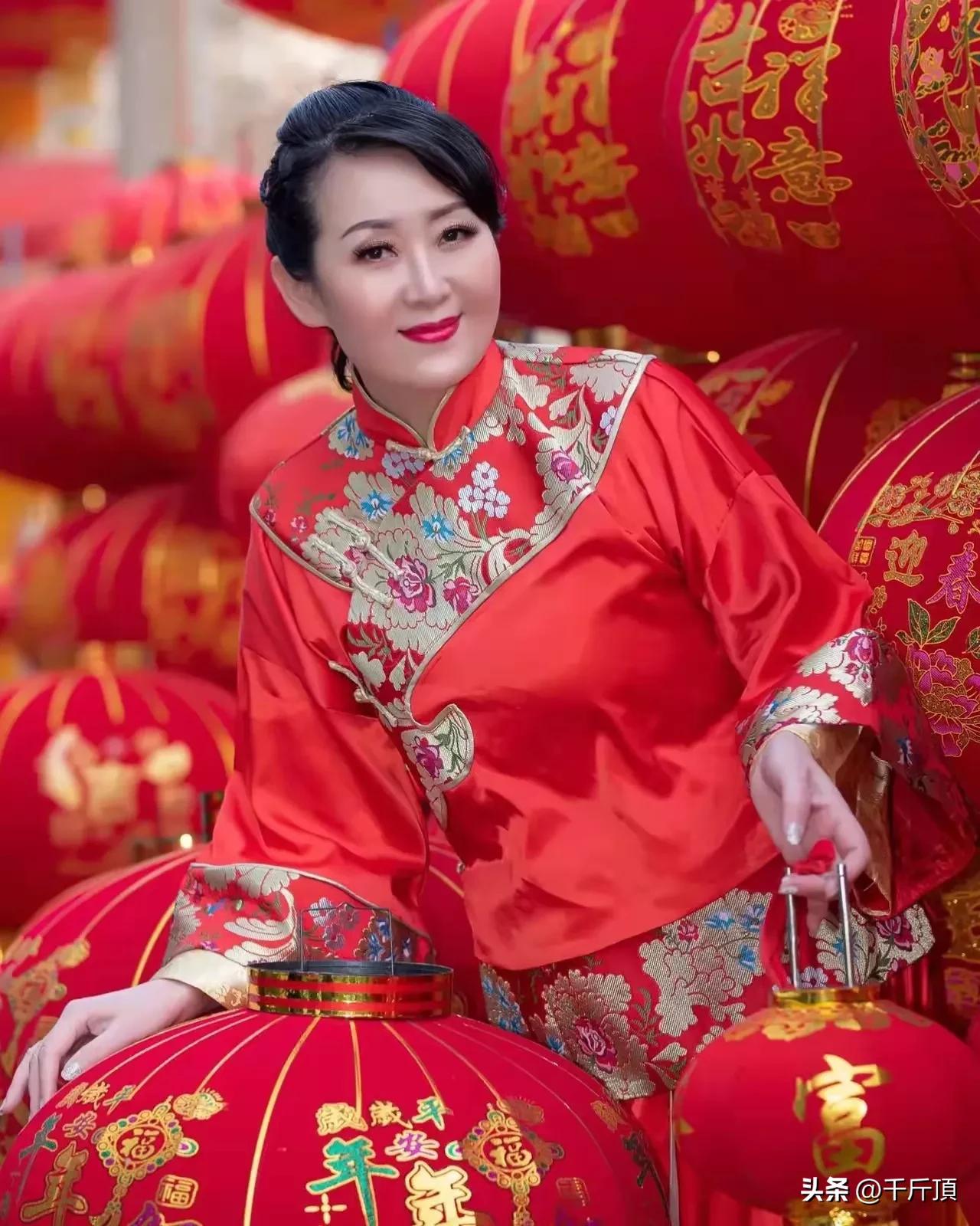 烟花梦影思漫夜,虎年春雷寄深情