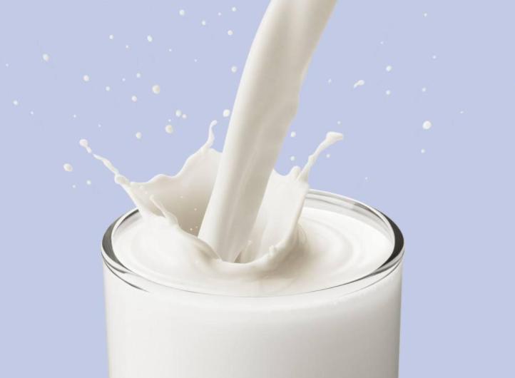 为什么不建议女性朋友每天喝牛奶,坚持喝牛奶到底是错误还是正确