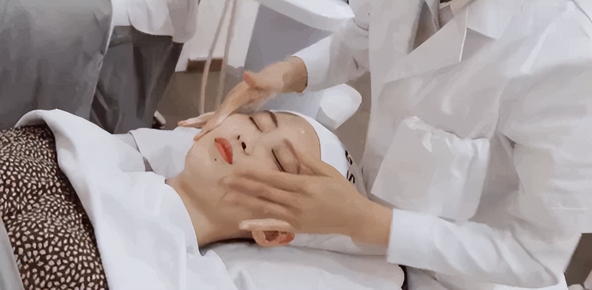 鼻子黑头里挤出的白色油脂怎么办,鼻子上有硬硬的黑头怎么办