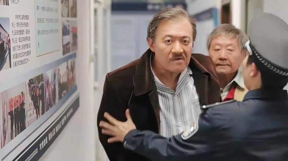 漫长的季节：三个老男人一台戏，业余老年探案团追查20年前碎尸案