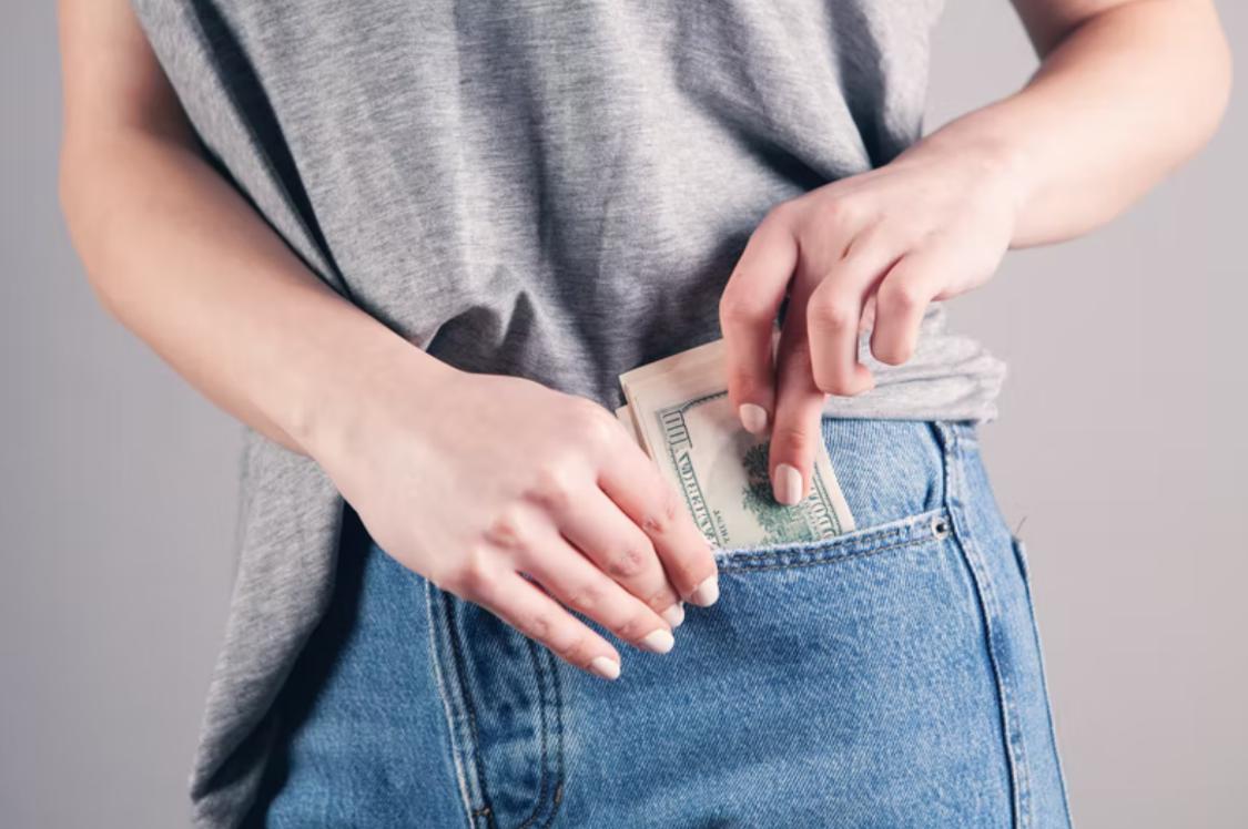 大学毕业了，我赚钱不敢花