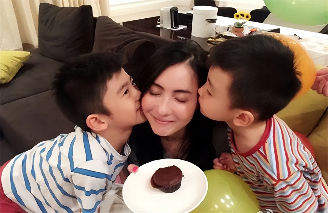 八位花钱如流水的女星,花钱如流水的四个女星