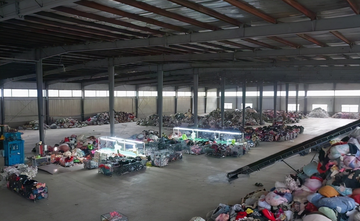 1个月出口1万吨！为何非洲人独爱中国旧衣服，尤其是女士内衣？