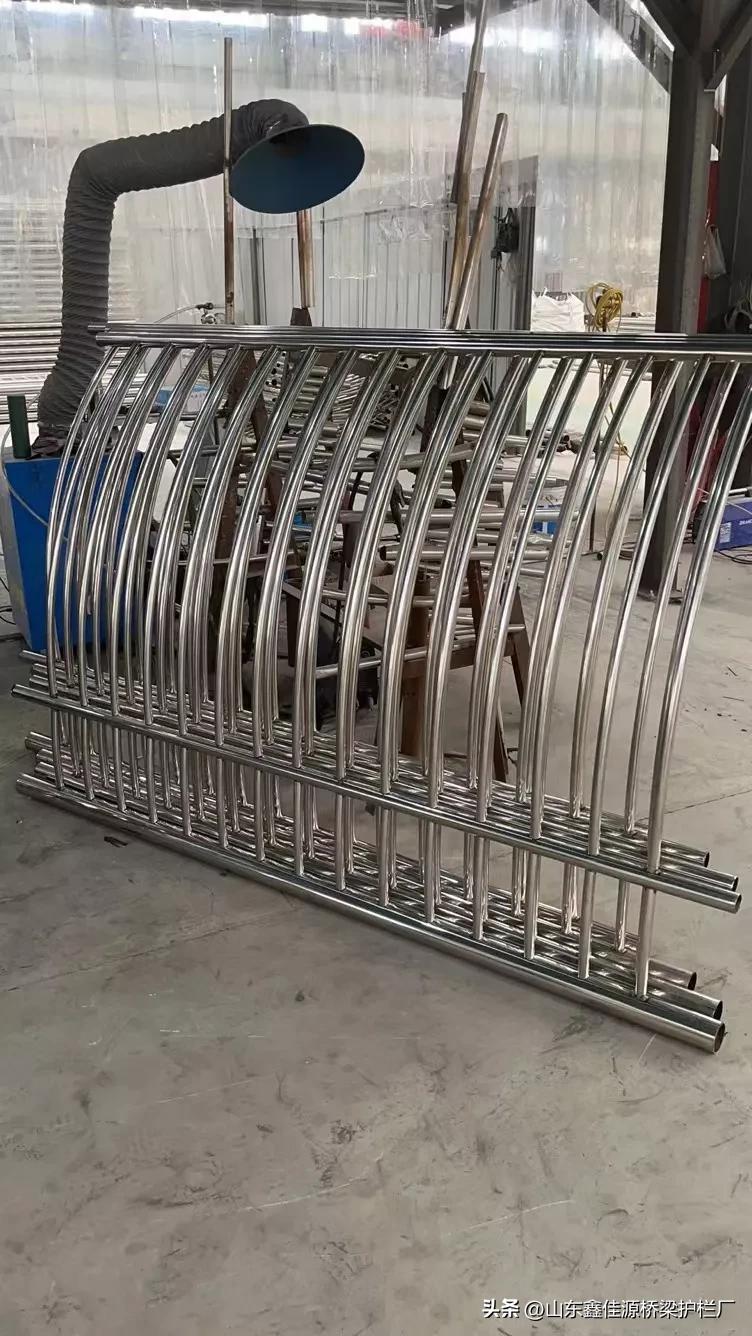 不锈钢碳素钢复合管厂家,专业生产不锈钢复合管厂家