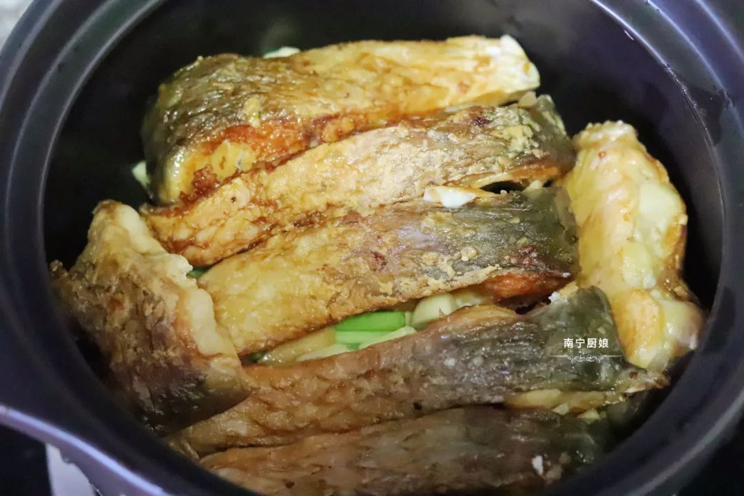 煎什么鱼不粘锅最好,教你一招煎出的鱼不破皮不粘锅