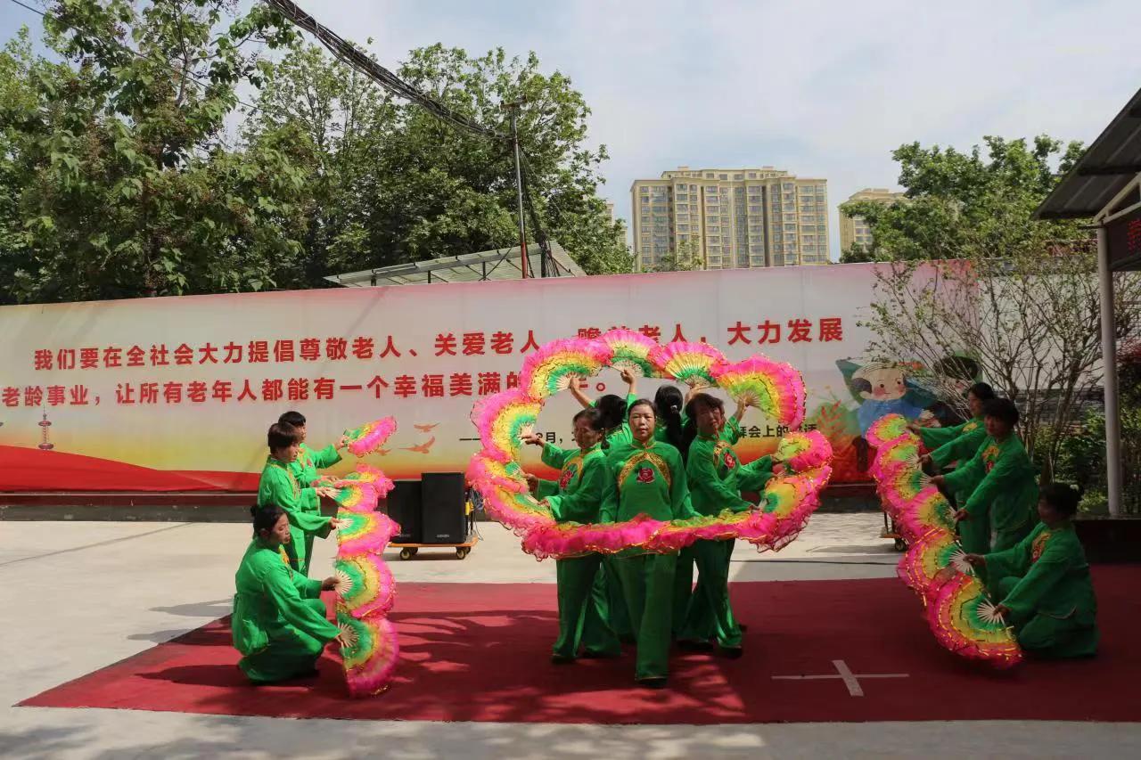 别样生日会情暖老人心：东望志愿者走进渭南市景华医养院为老人举办集体生日会