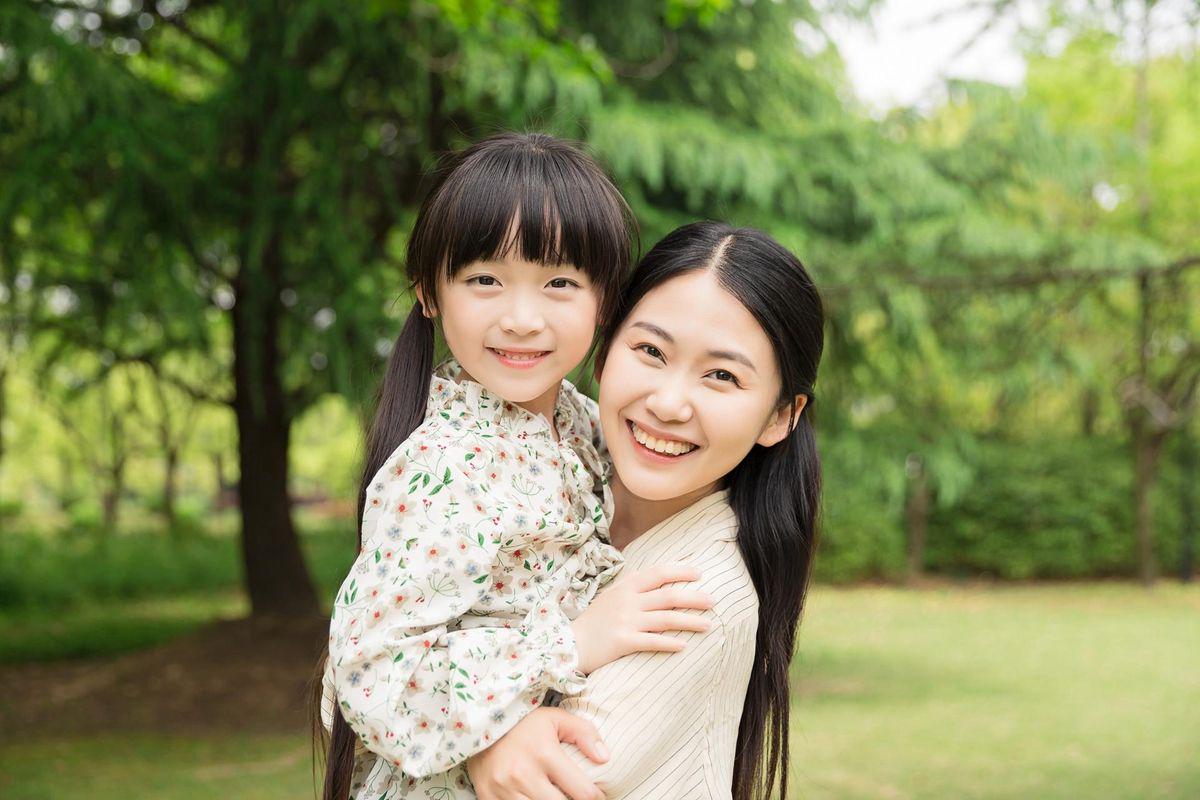 孩子说在学校没有人和他玩,孩子问在学校没有好朋友怎么回答