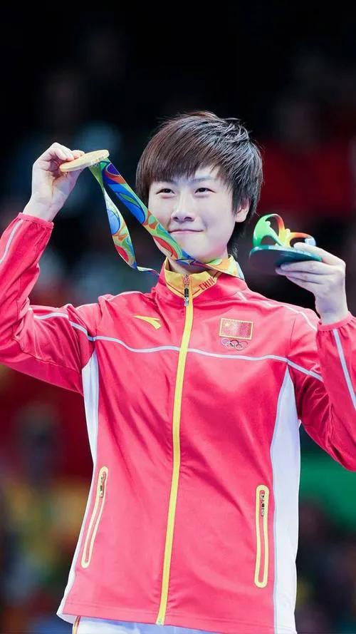 国乒女队王楠,王楠张怡宁女乒团体比赛视频