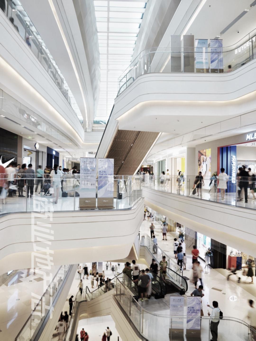 为了提升观察海口万象城的本地化视角,我在海口住了一整周