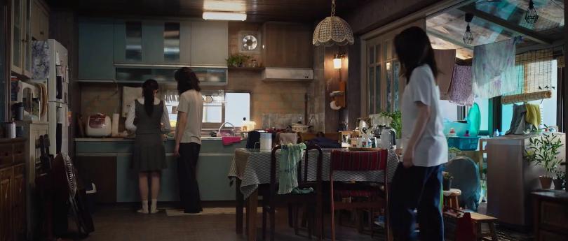 顶级配置拍女版《寄生虫》？欲望冲出屏幕，人性丑恶獠牙藏不住了