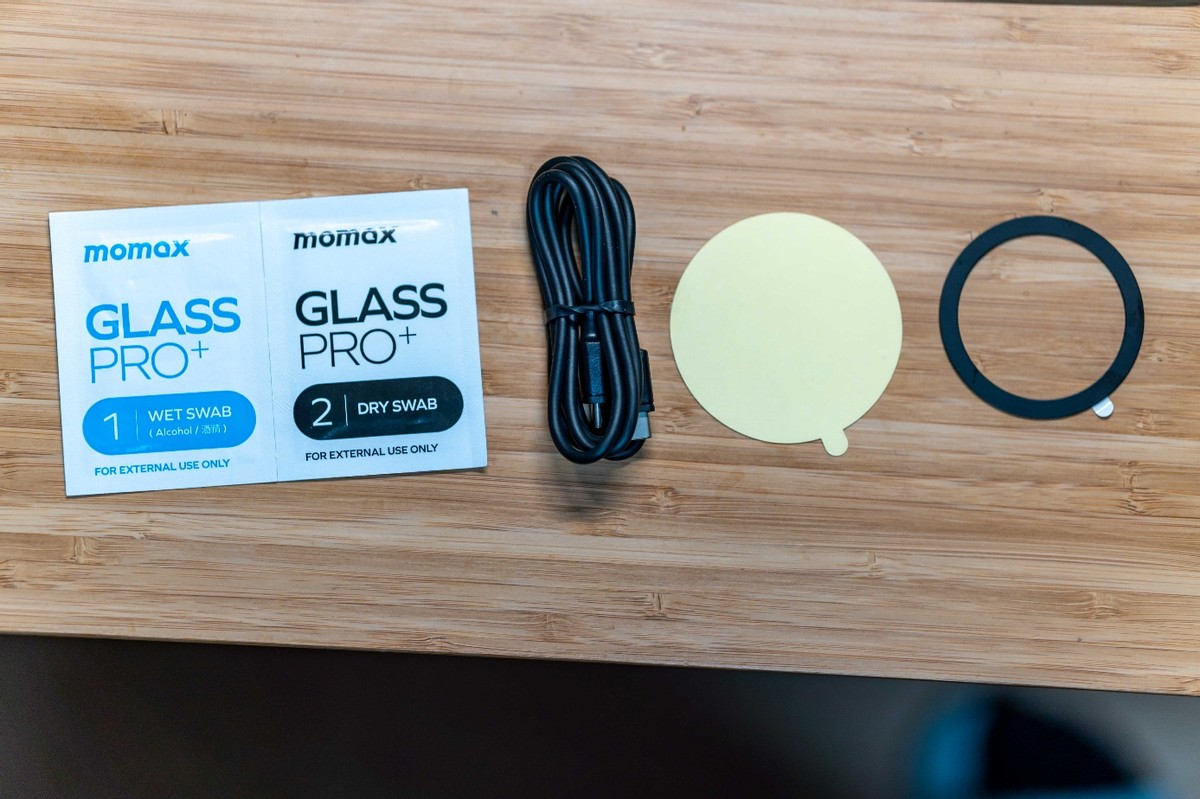 momax支架怎么样,车载磁吸手机支架最新款无线充电