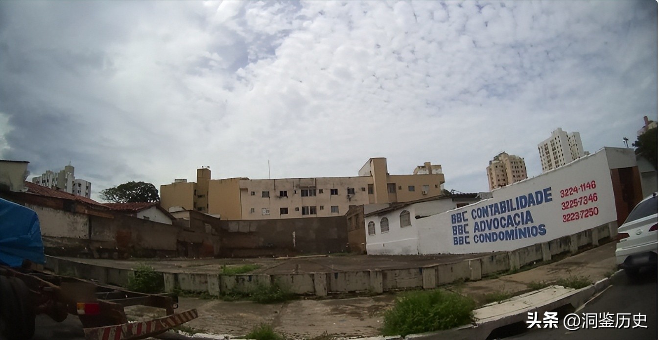 1987年，一女孩误食蓝色粉末后内出血死亡，下葬时却遭2000人抗议