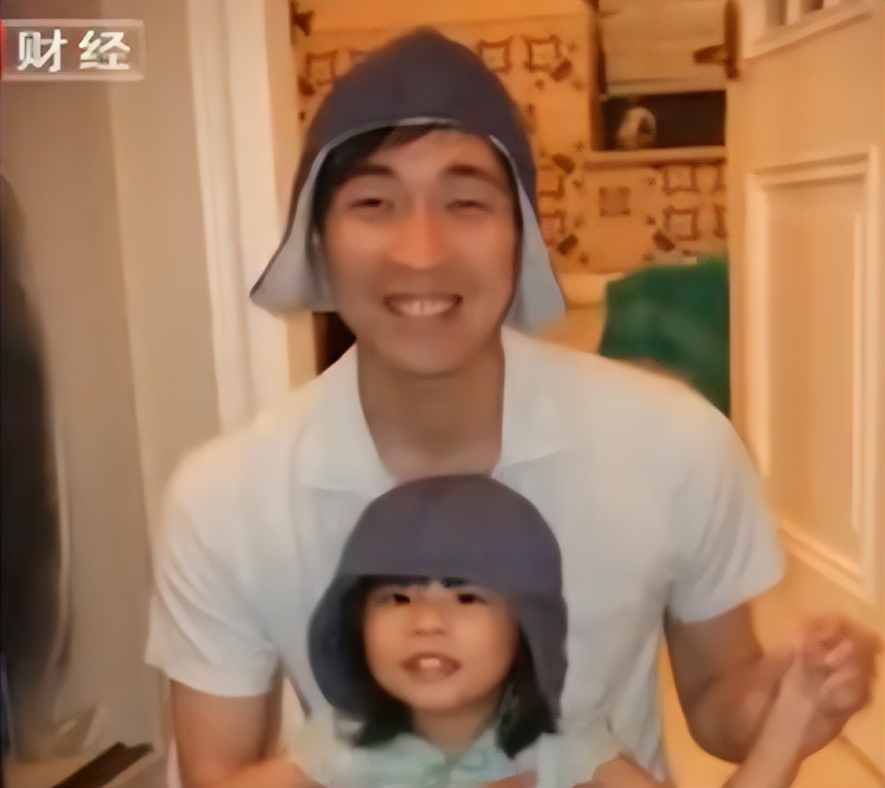 王*源千**上演《惊天救援》，拿影帝无人知，和圈外女友裸婚恩爱26年