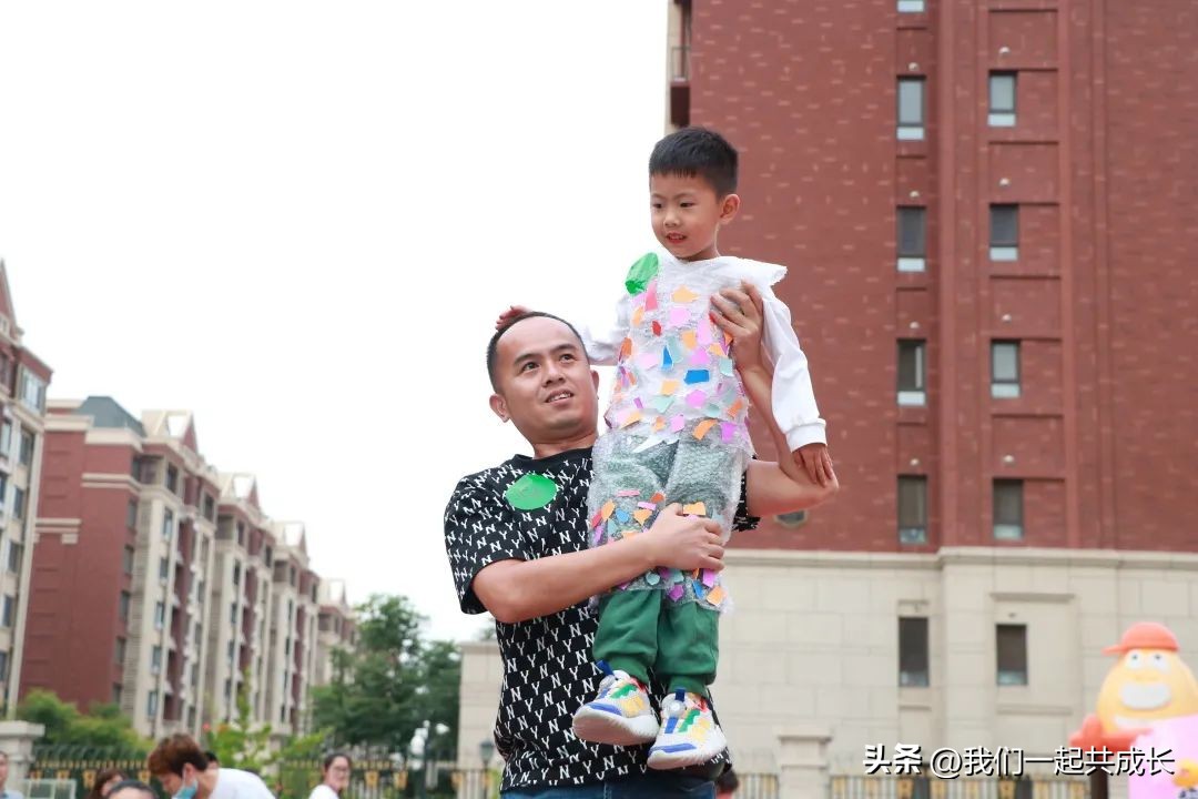 六一环保时装秀视频,幼儿园六一儿童节环保时装秀