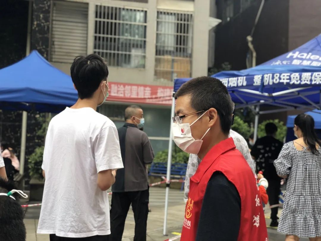 战疫进行时城西街道志愿者展风采,战疫志愿者在行动