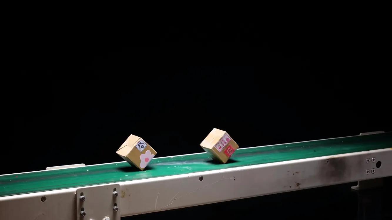 “变形快递”的跑酷之旅，遇见爱情一路逆行而上