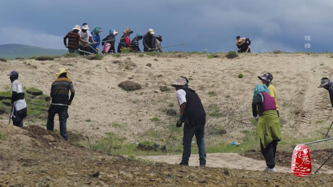 理塘天空之城照片,川西高原理塘