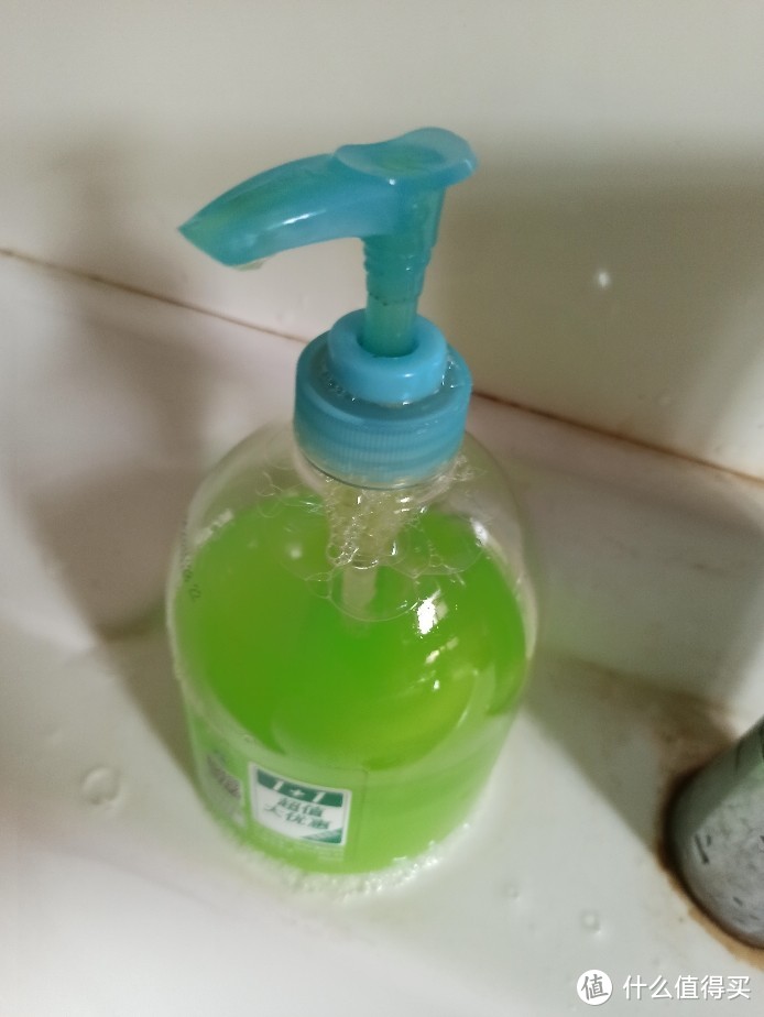 可以用84消毒液清洗浴缸吗,84消毒液怎么洗白浴缸