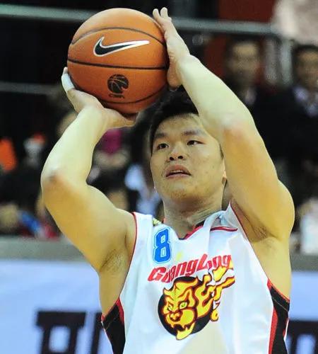 郭艾伦周琦朱芳雨王仕鹏冲突,最血性的中国男篮朱芳雨一战封神