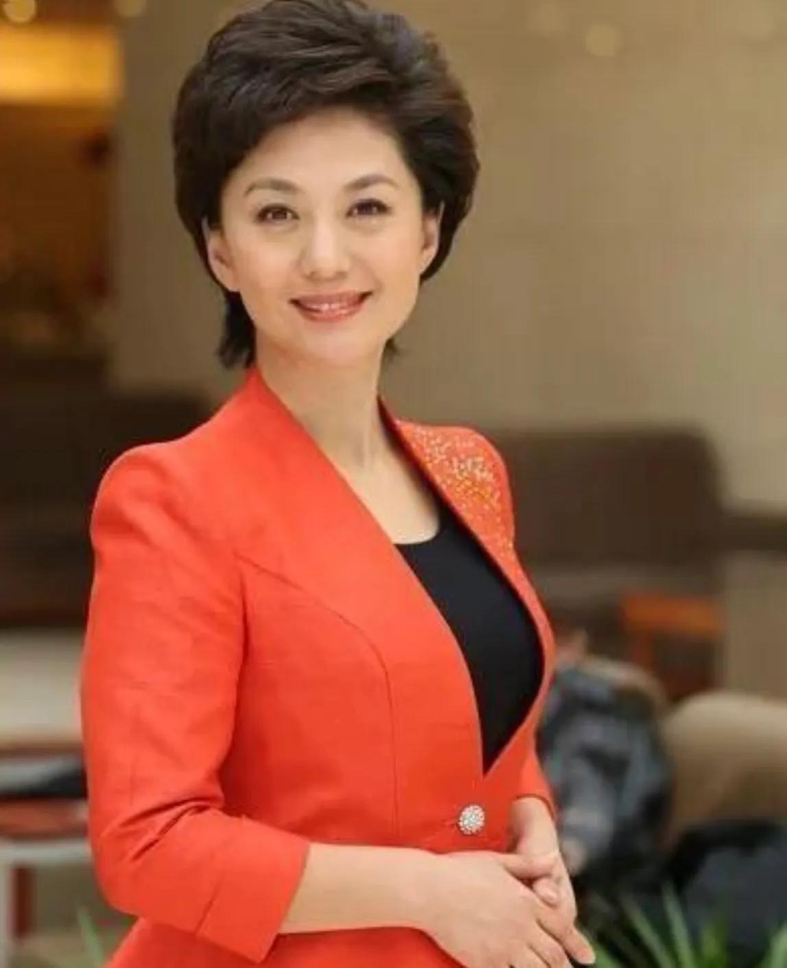 央视主播洗牌:郑丽渐入佳境,海霞即将谢幕!她俩,你更喜欢谁?