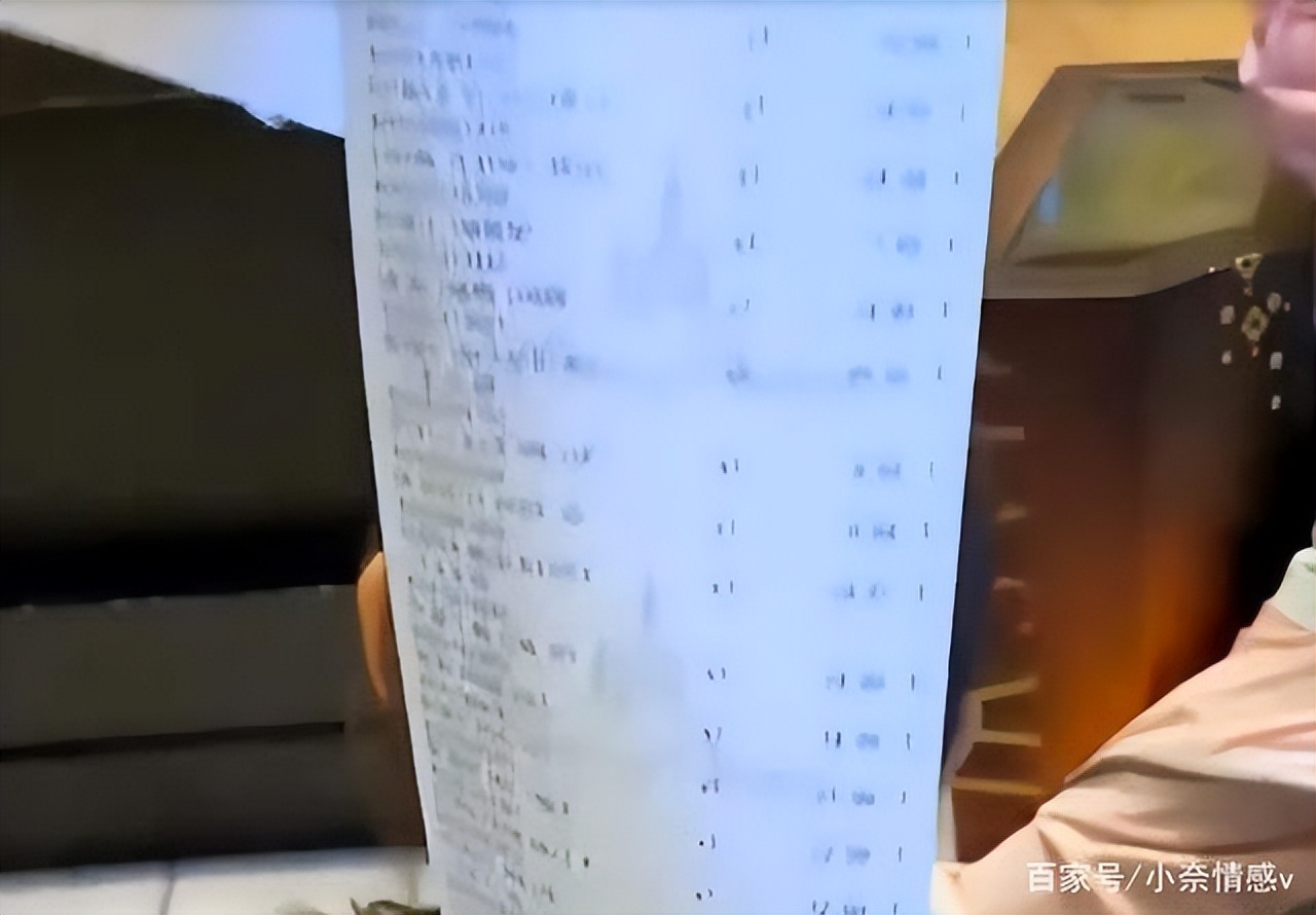 网红富婆租车拍视频装有钱人,养豹的富婆