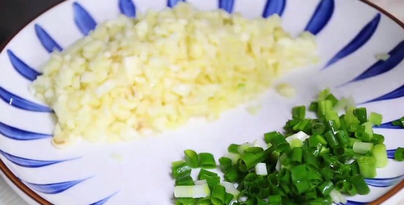 正宗蒜蓉大虾的做法简单,蒜蓉大虾配米饭